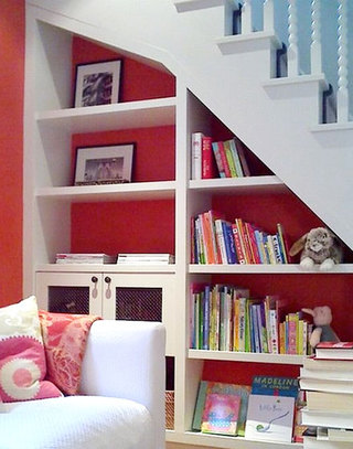 创意楼梯变身书架墙