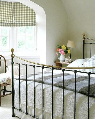 铁艺床打造复古怀旧卧室