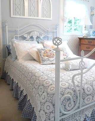 清新铁艺床打造复古范儿卧室