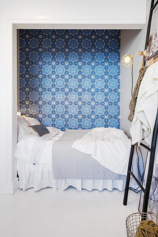 清爽北欧风卧室 蓝色圆点背景墙设计