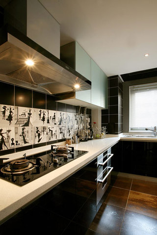 厨房彩色瓷砖设计效果图片