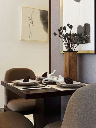 65平米典雅空间餐桌设计