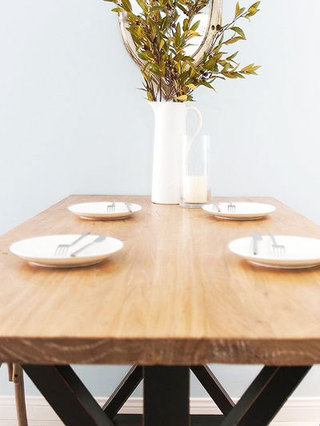 90平米简洁典雅空间餐桌设计