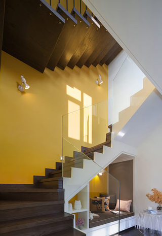 色彩斑斓成块楼梯设计