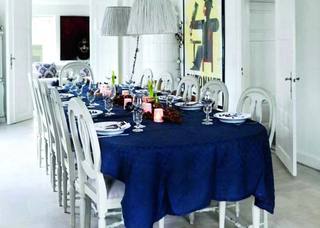 130平北欧风格餐厅餐桌布置图