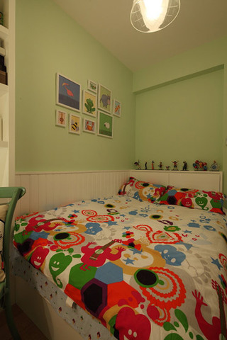 清新美式儿童房 淡绿色背景墙设计