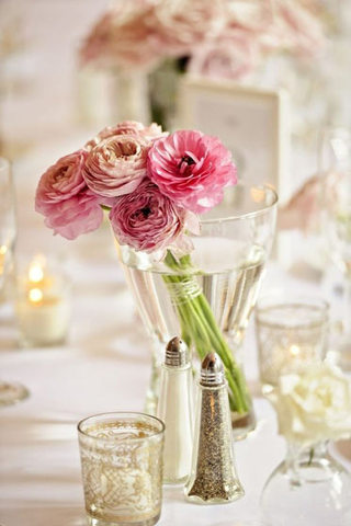 华丽粉色餐桌花卉布置装修设计