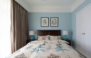 75平美式风格浅蓝色卧室背景墙装修图片