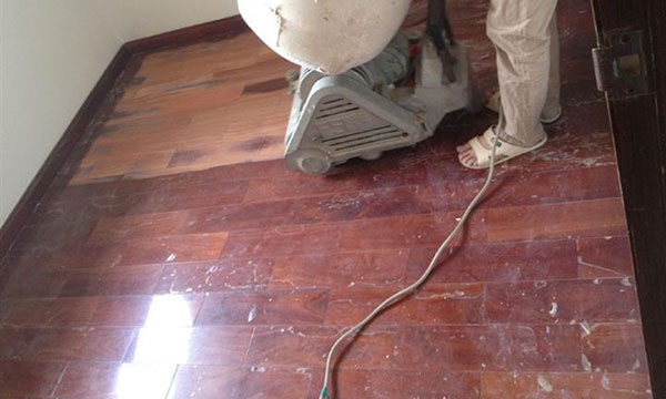 实木地板怎么翻新？