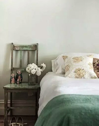 复古绿色卧室装修图片