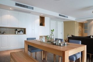 120三居室北欧装修风格实木餐桌效果