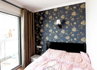 复古美式卧室 古典花纹背景墙设计