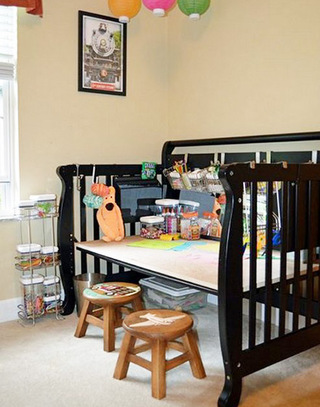 婴儿床改造儿童房书桌图片