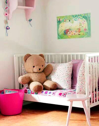 婴儿床改造儿童房卡座沙发设计