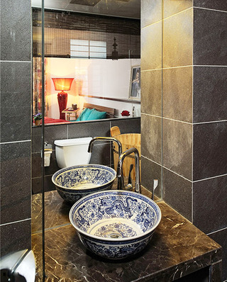简中式卫生间 青花瓷洗手台图片