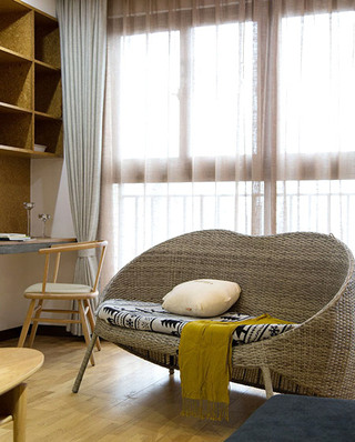 130平现代三居室舒适沙发椅图片
