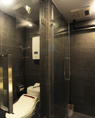 80平loft风格两居浴室装潢图