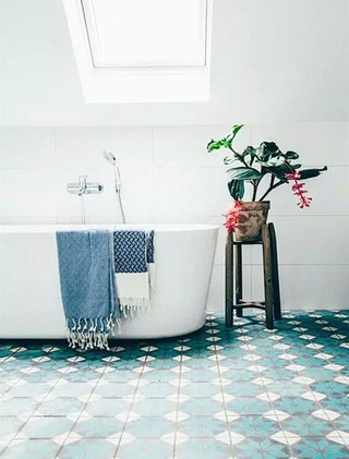 蓝色卫生间地板瓷砖图