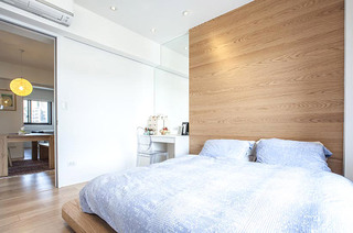 90平北欧风格两居室木质床头背景墙