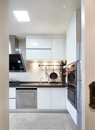 简欧新古典厨房 白色橱柜设计