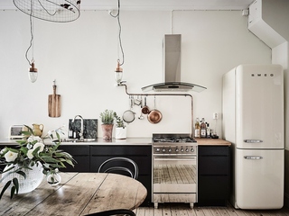 北欧风小厨房 经典黑色橱柜设计