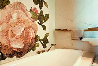 新中式浴室 牡丹花马赛克背景墙设计