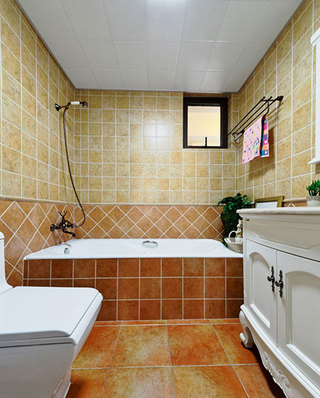 144平美式三居浴缸设计图