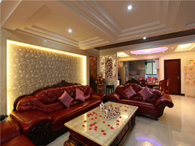 欧式客厅沙发背景墙效果图  打造时尚欧范客厅的吸睛典范
