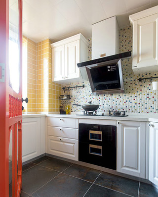 188平北欧风格公寓厨房装修实景图