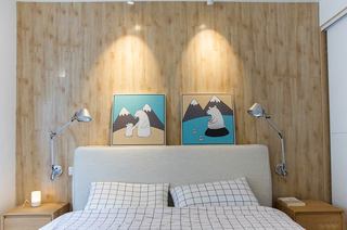 110平日式三居室卧室木质背景墙