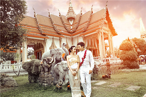泰国的婚纱摄影_泰国传统婚纱服饰图片