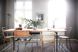 北欧风格一居室装修木质餐桌图片