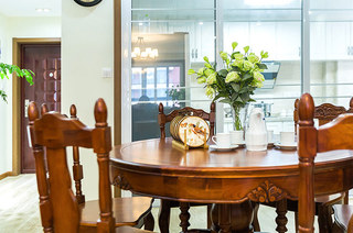 145平米美式三居室实木餐桌图片
