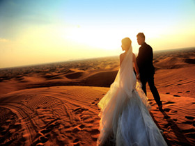 沙漠婚纱照样片_婚纱照样片