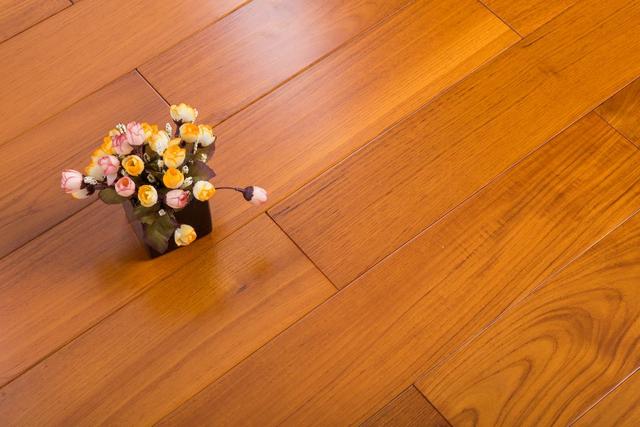 一款可以日晒雨淋的实木地板-柚木地板