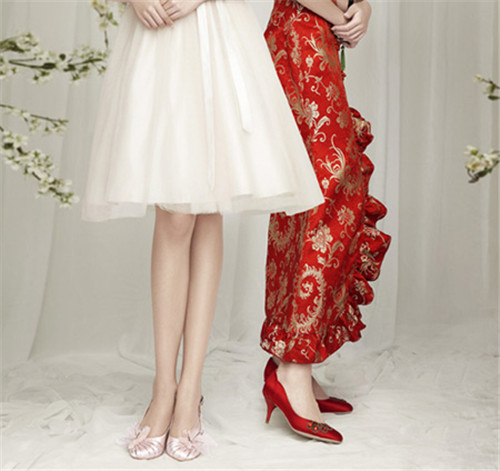 婚纱可以配红色鞋子吗_红色婚纱图片