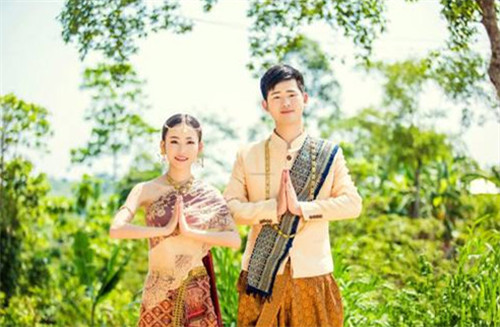 泰国婚纱摄影团购_泰国传统婚纱服饰图片(2)