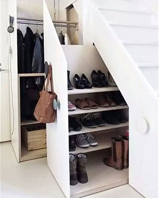 楼梯下推拉式衣帽柜设计
