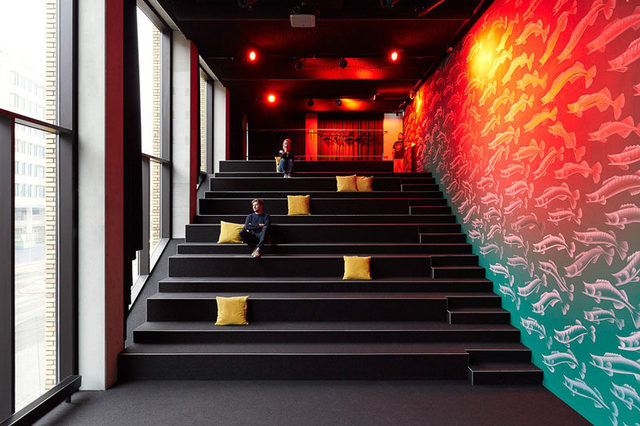 hotel-interior-design-modern-auditorium-stairs-060317-1109-09-800x533