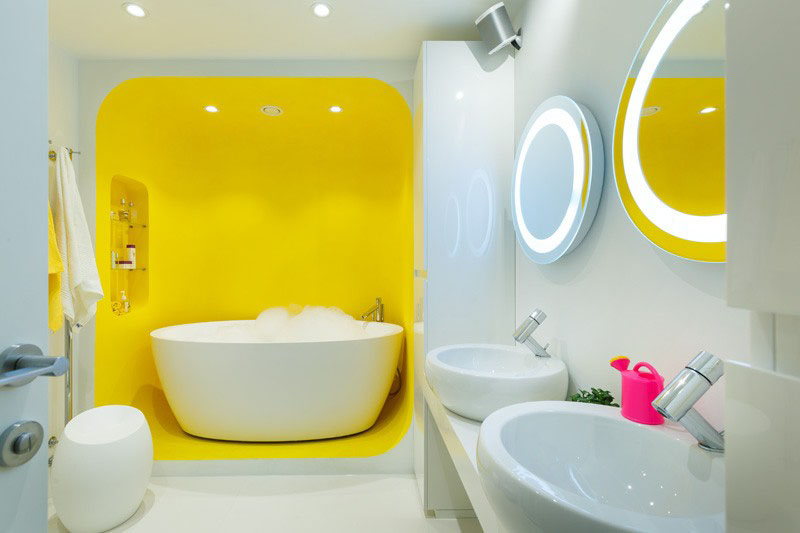 yellow-bathrooms_190316_01a