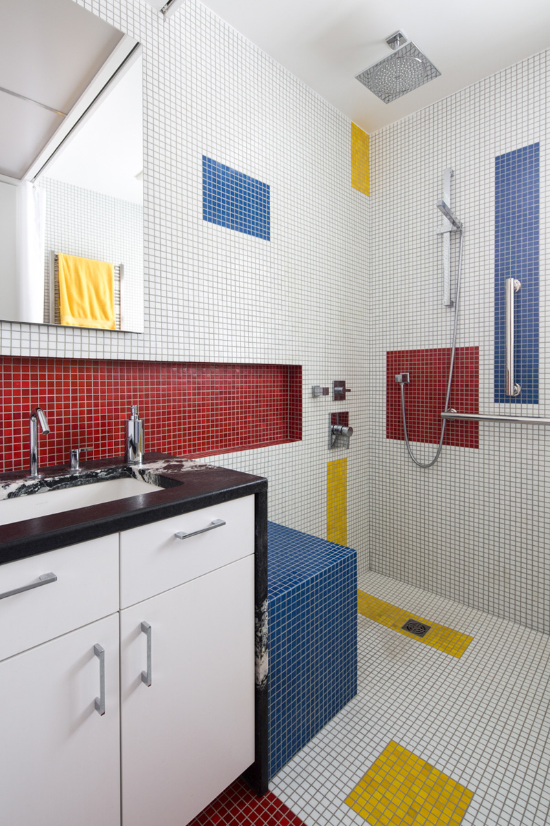 mondrian-bathroom_250515_01