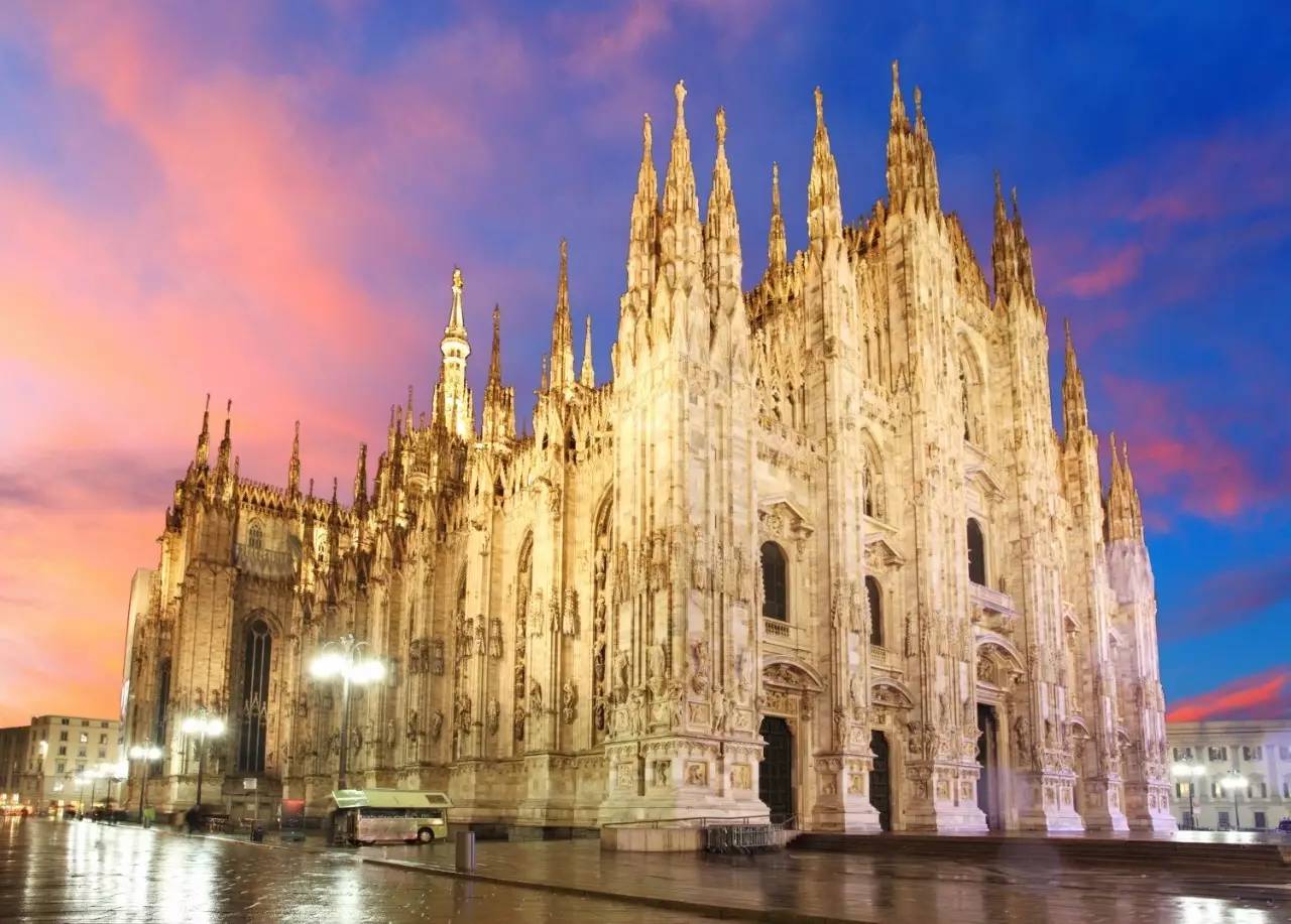 米兰大教堂米兰大教堂(duomo di milano):意大利著名的天主教堂,又称