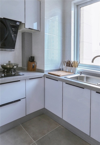 110平现代简约风格装修厨房效果图