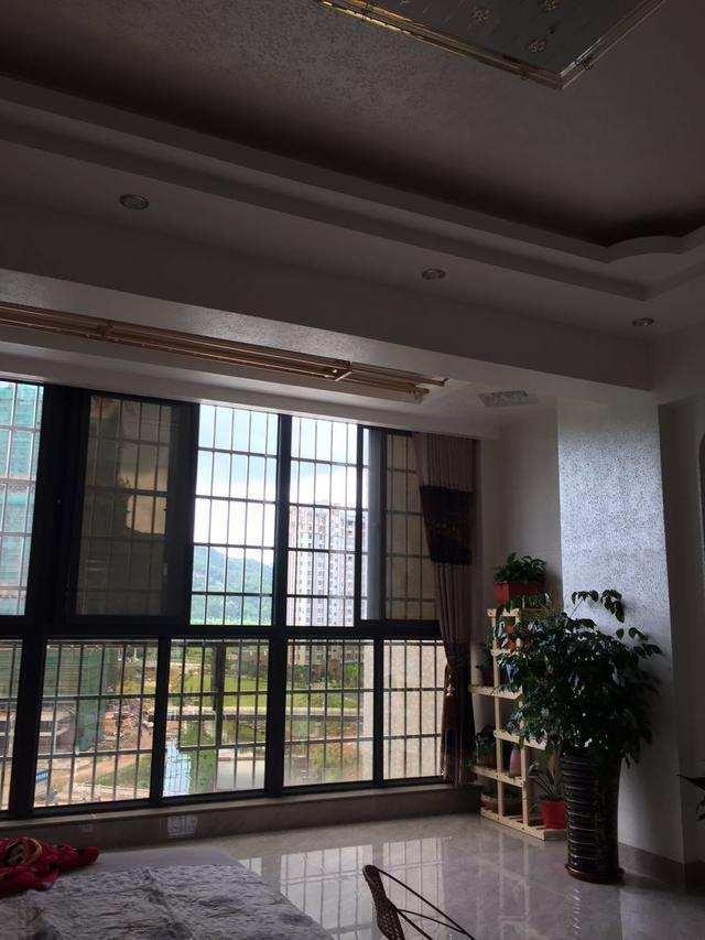 在福州三环买了套150平的大房子，装修完刚入住，被朋友吐槽太土鳖！
