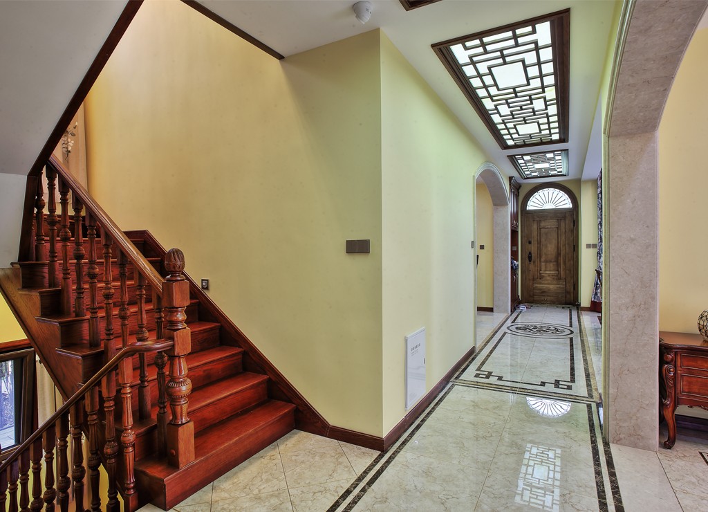中式古典别墅楼梯装修效果图