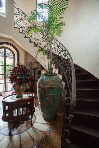 复古美式风格别墅楼梯装修效果图