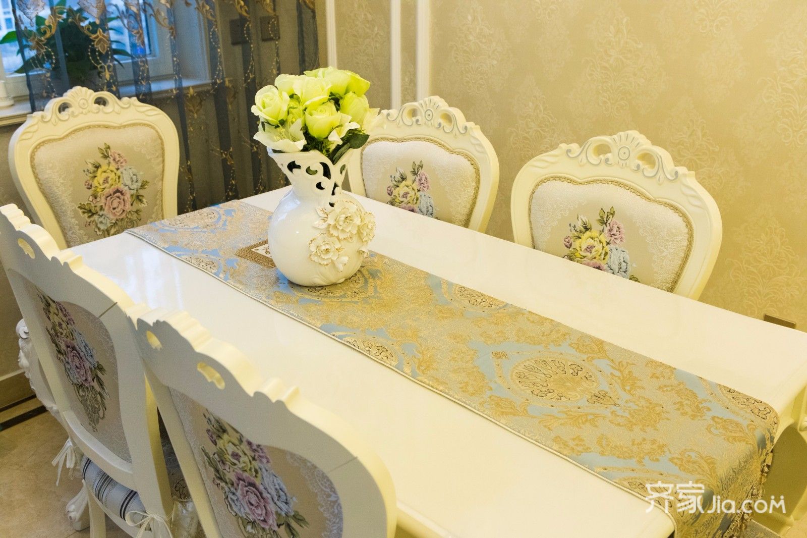 110平欧式风格三居装修餐桌椅设计图