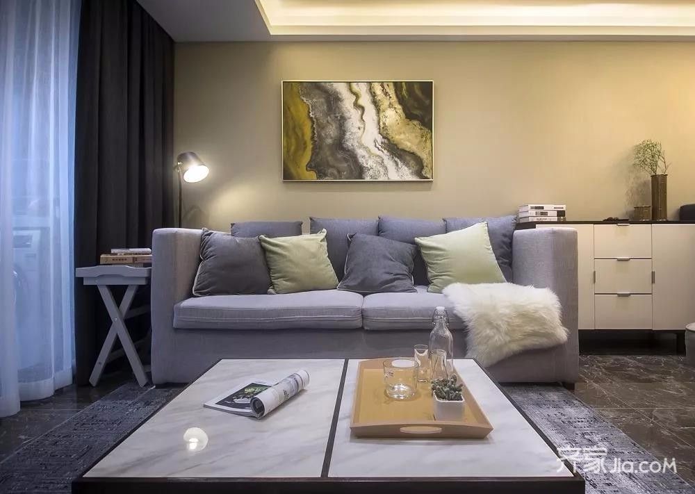 三居室现代简约风格装修沙发布置图
