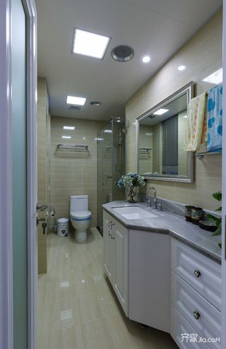 90平美式风格三居装修卫生间设计图