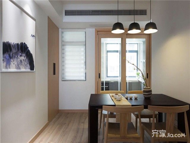 四房以上装修,20万以上装修,四房装修,140平米以上装修,简约风格,餐厅,灯具,餐桌,黑白,原木色